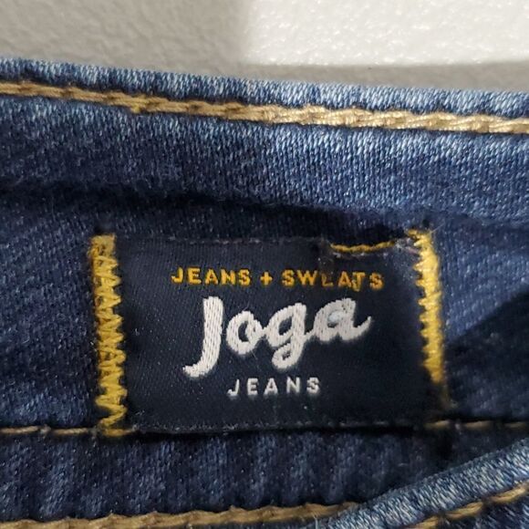 Silver Suki dark wash 28x31 mid rise baby boot cut joga jeans - Picture 7 of 8